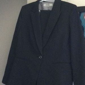 Tahari pant suit